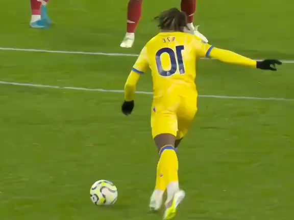 杏彩体育官网-足球场上的劲爆比赛再现精彩瞬间(足球场上的劲爆比赛再现精彩瞬间视频)