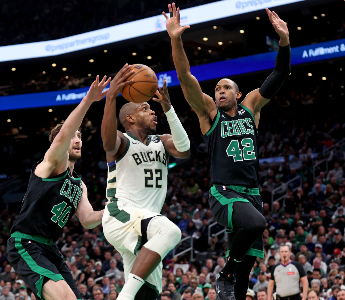 杏彩体育入口-雄鹿取得连胜，展现出强大的团队实力(雄鹿取得连胜,展现出强大的团队实力英语)