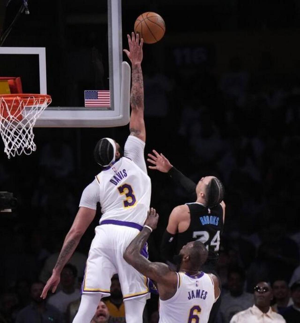 关于湖人逆转灰熊，赢得一场胜利的信息