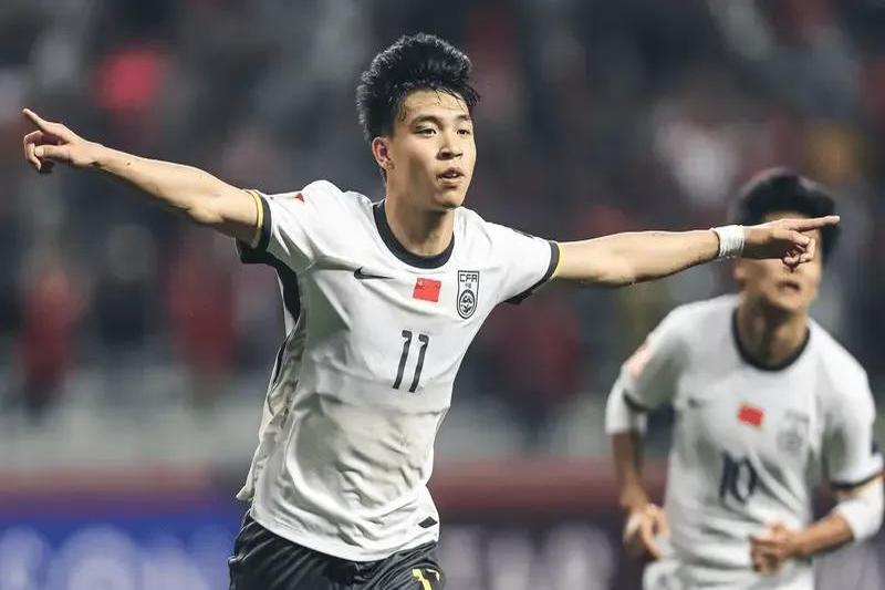 中国足球场上的新星球员实力凸显(中国足球场上的新星球员实力凸显了什么)