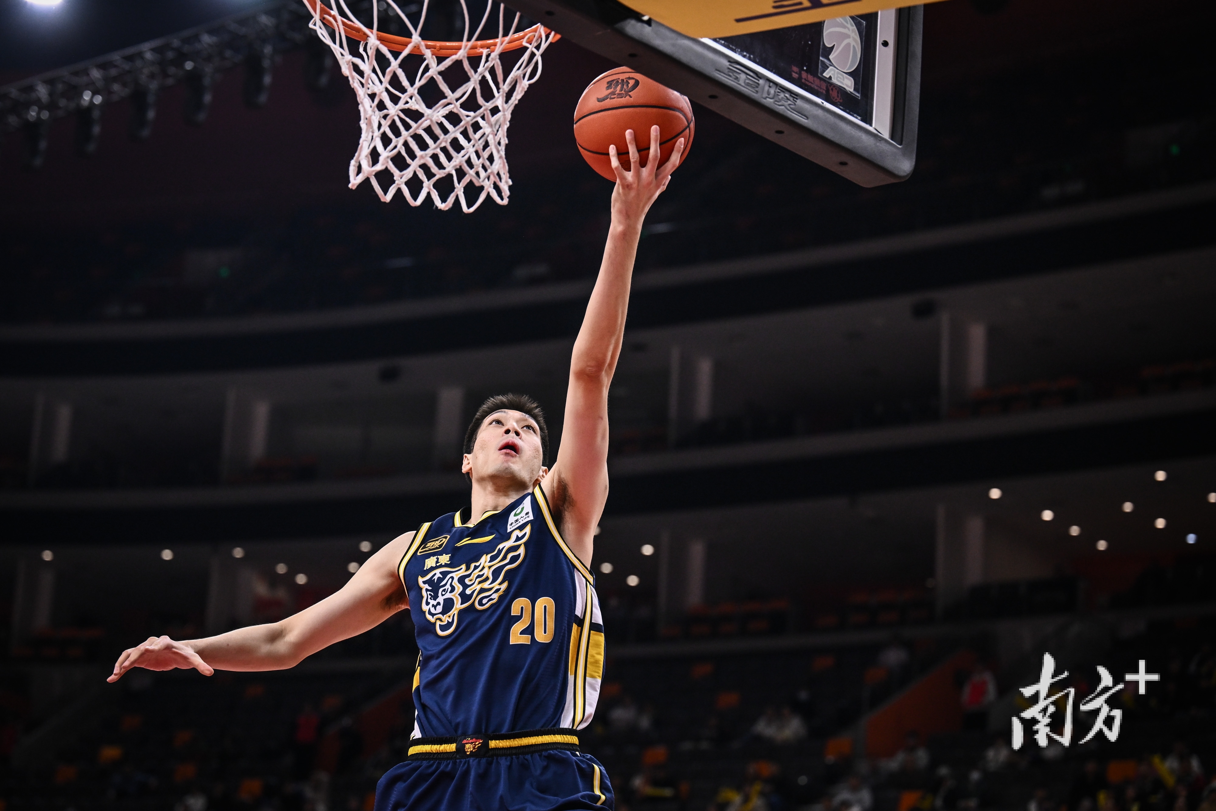 广东队在全国篮球锦标赛中打出封盖，被誉为弹幕炸裂的简单介绍