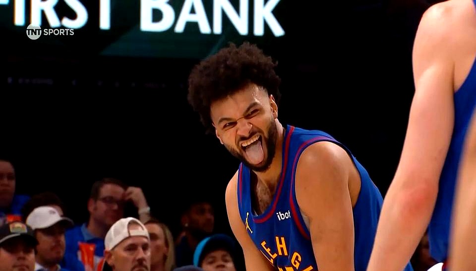 关键时刻捧得胜利,球队冲击联赛前四 关键时刻捧得胜利,球队冲击联赛前四