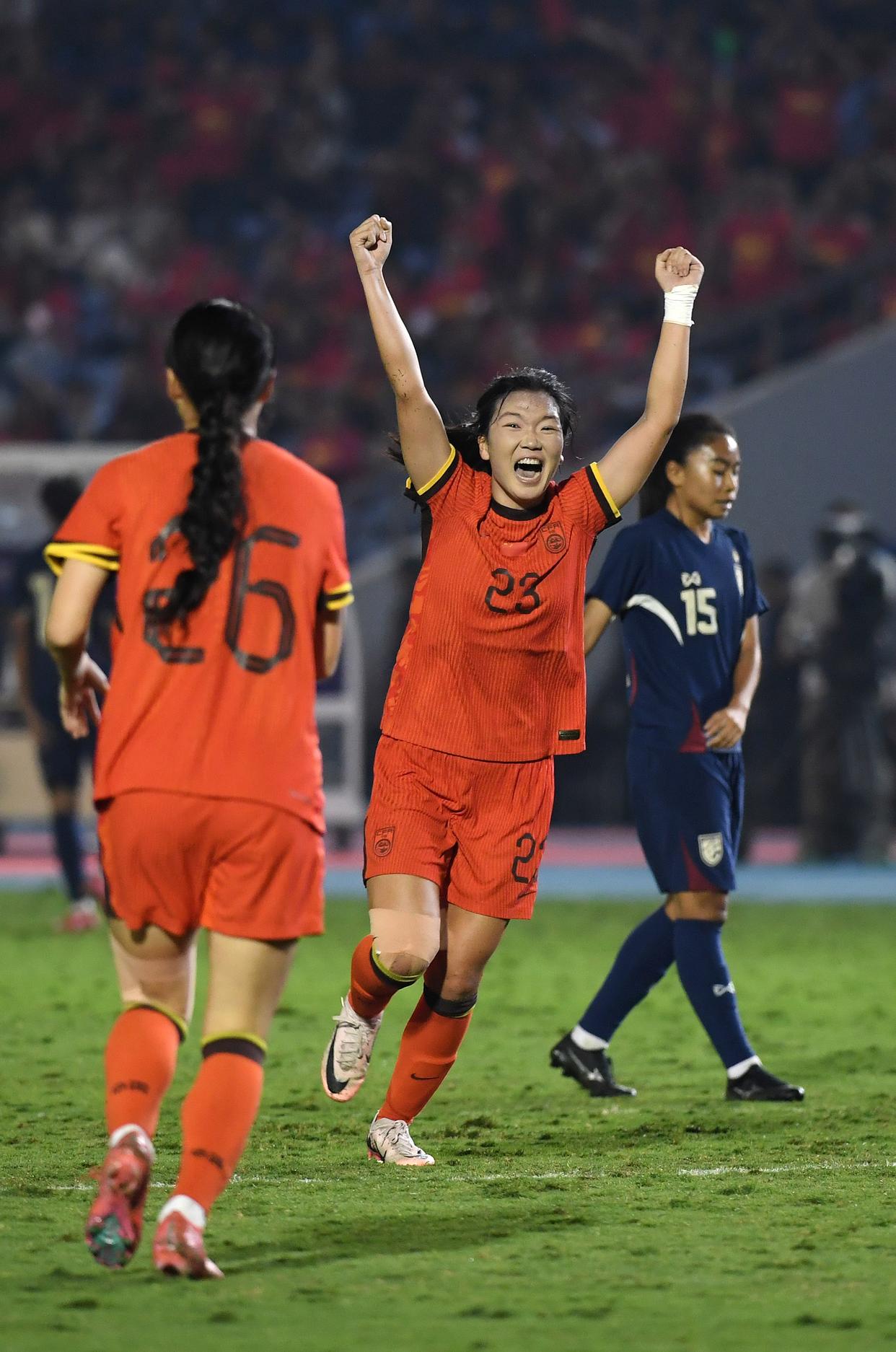 杏彩体育网页版登录入口-纪录片中足球场上的女队卓越表现