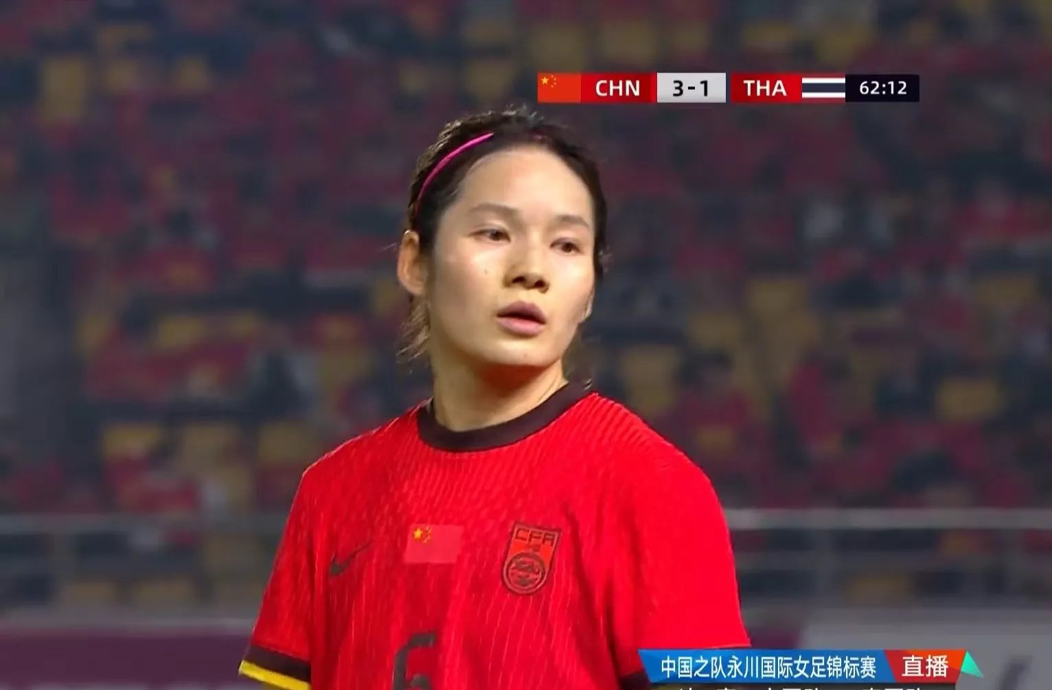 纪录片中足球场上的女队卓越表现