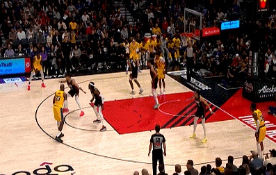 杏彩体育在线登录-湖人逆袭开拓者东区半决赛暂领先