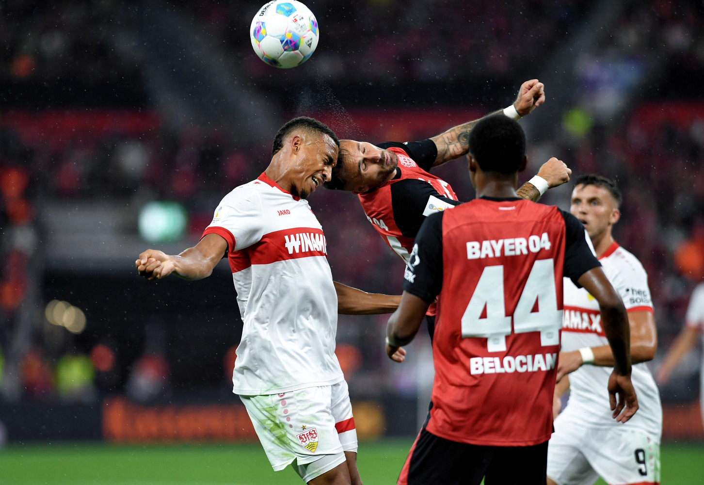 杏彩体育-勒沃库森客场惨败，冠军梦想黯然失色