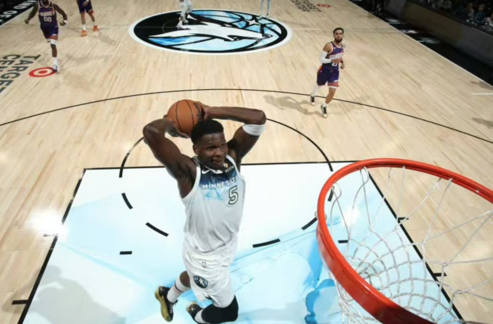 太阳队客场遭遇连败,球员状态起伏 太阳队客场遭遇连败,球员状态起伏