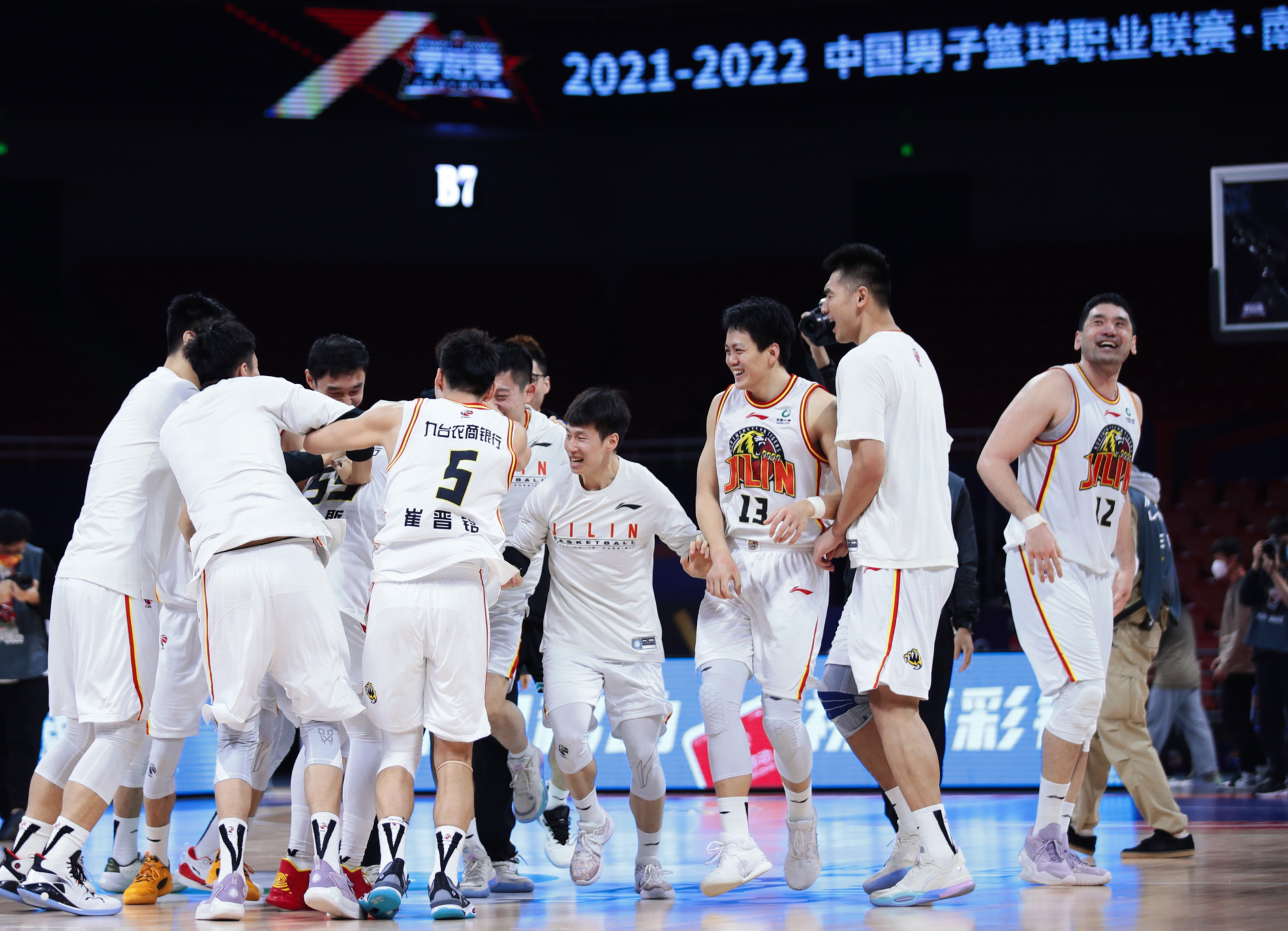 关于吉林队主场击败山东队,保持主场优势的信息 关于吉林队主场击败山东队,保持主场优势的信息