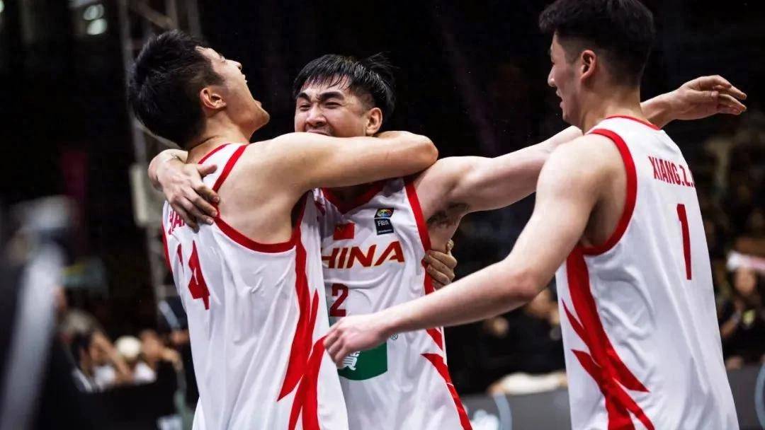 吉林男篮与深圳队展开激烈角逐