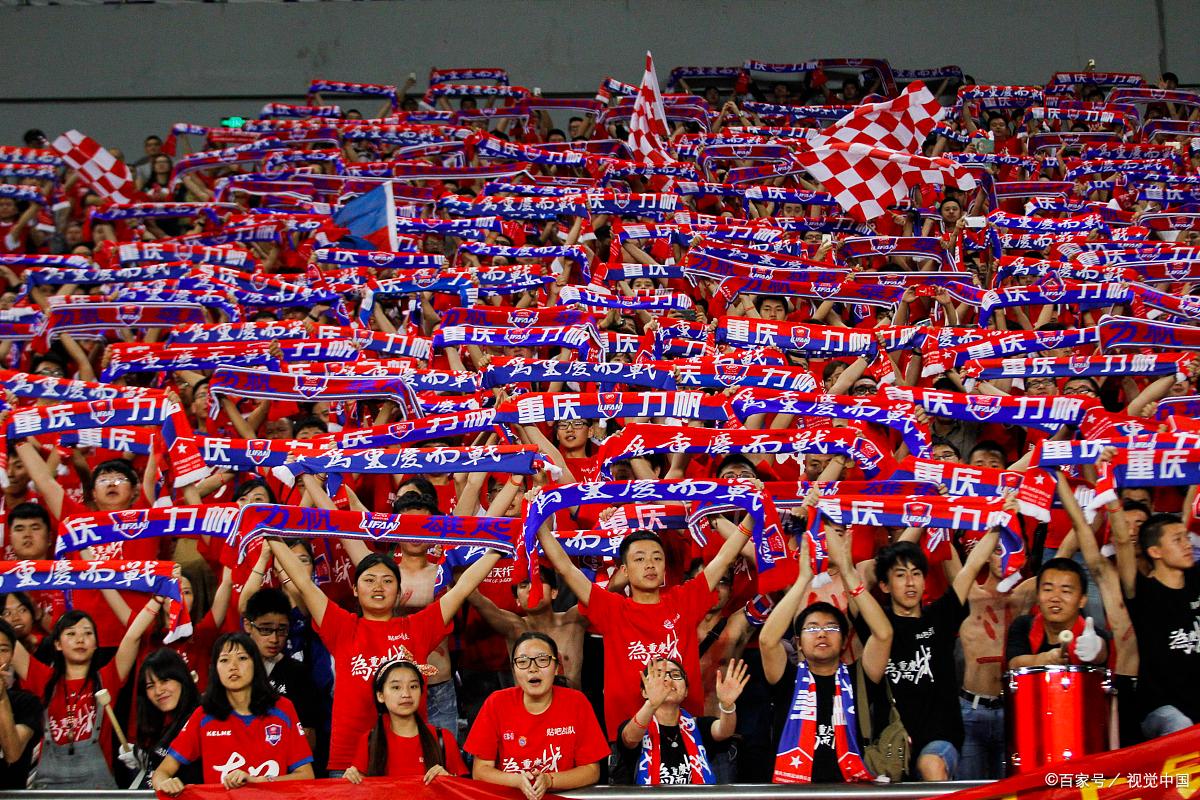 球场硝烟弥漫,双方争夺胜利激烈的简单介绍 球场硝烟弥漫,双方争夺胜利激烈的简单介绍