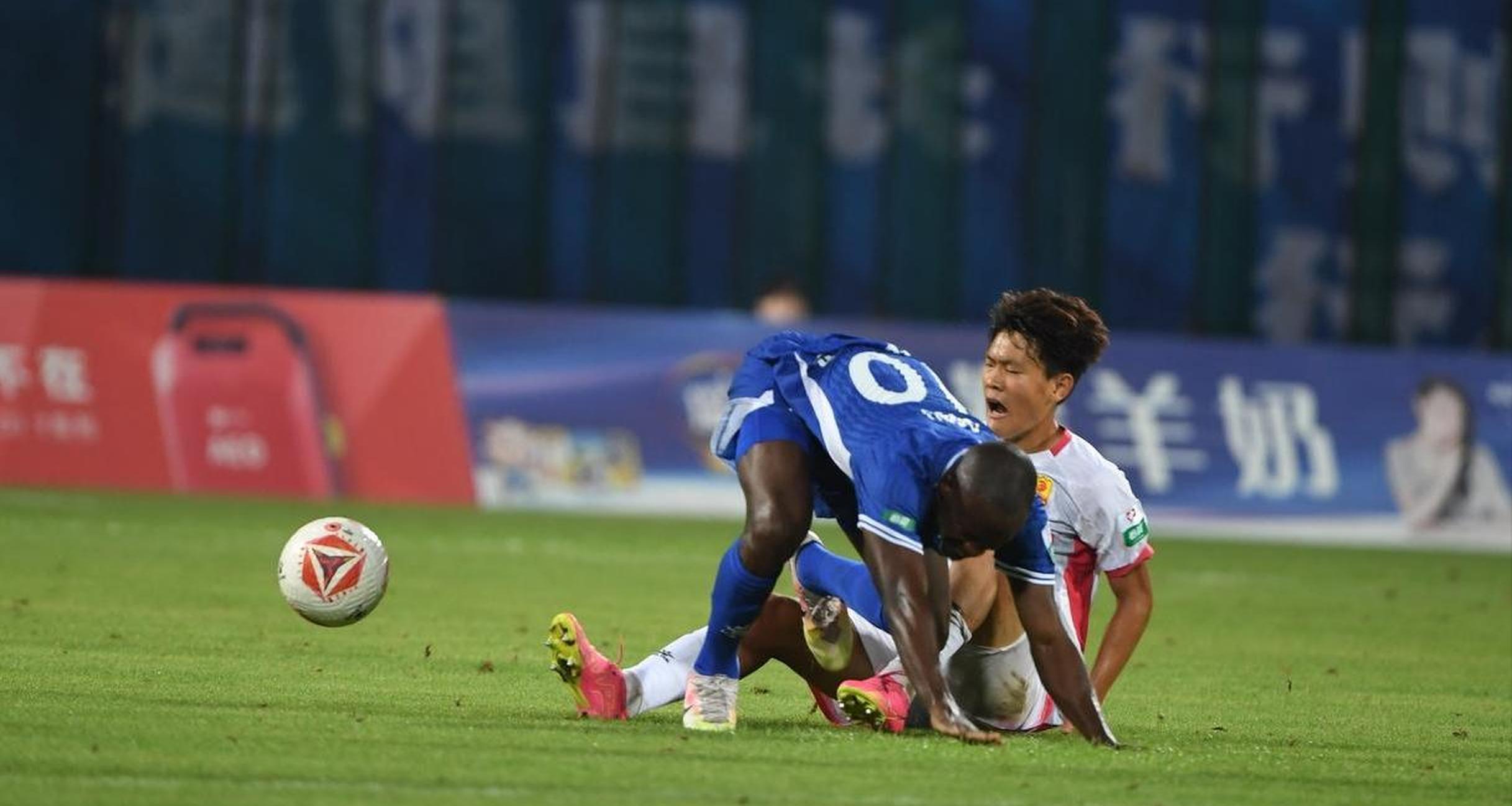 包含江苏队主帅施压,引发球员内部竞争激烈的词条 包含江苏队主帅施压,引发球员内部竞争激烈的词条