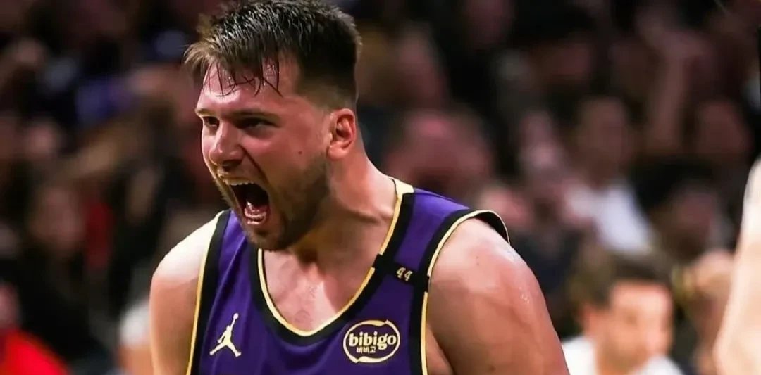 爵士逆转灰熊，保持不败