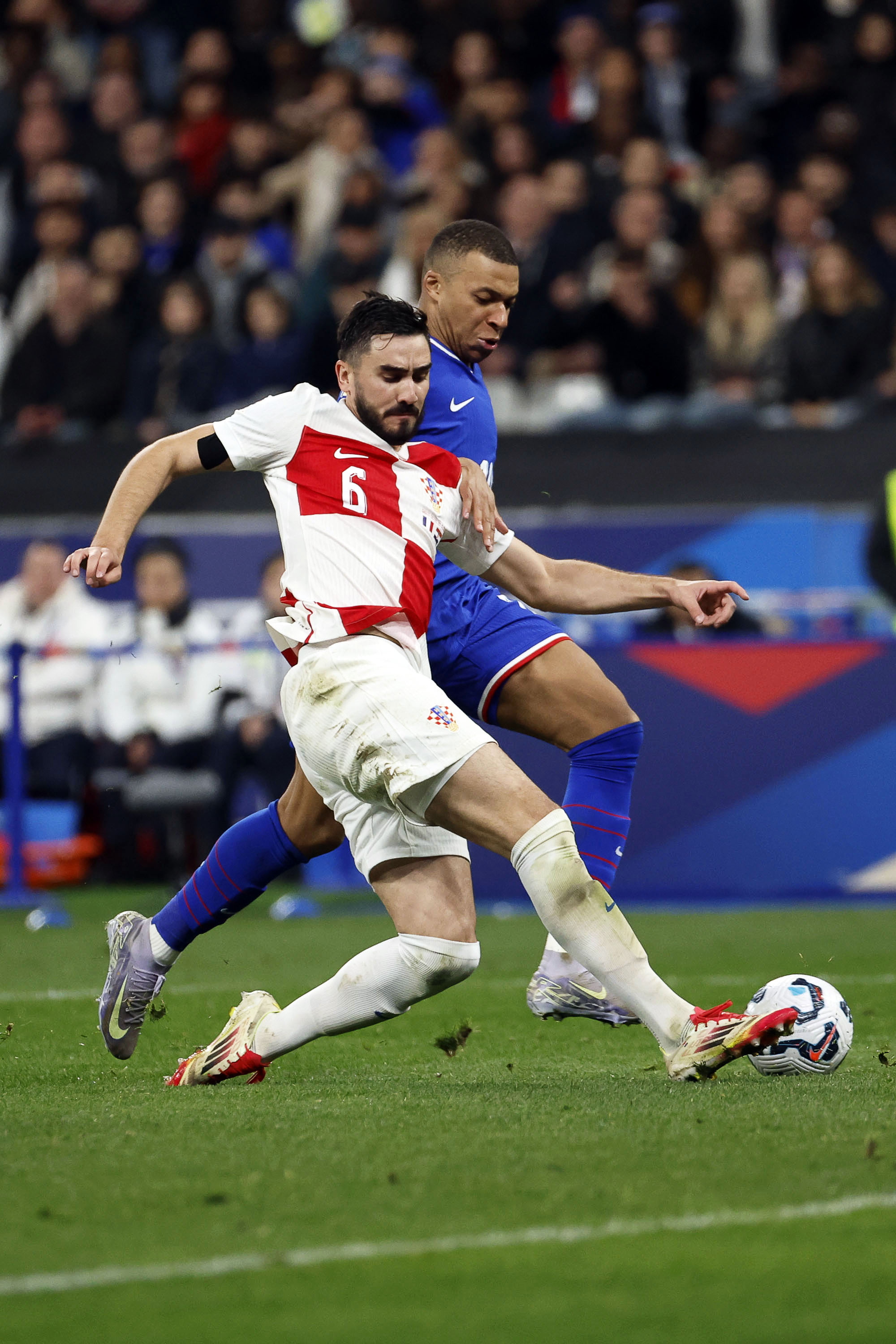 杏彩体育-包含欧国联比赛现场精彩纷呈，球技展现耀眼的词条