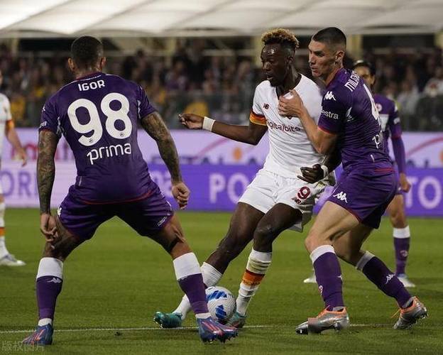 包含佛罗伦萨客场不敌对手，球队陷入低潮的词条